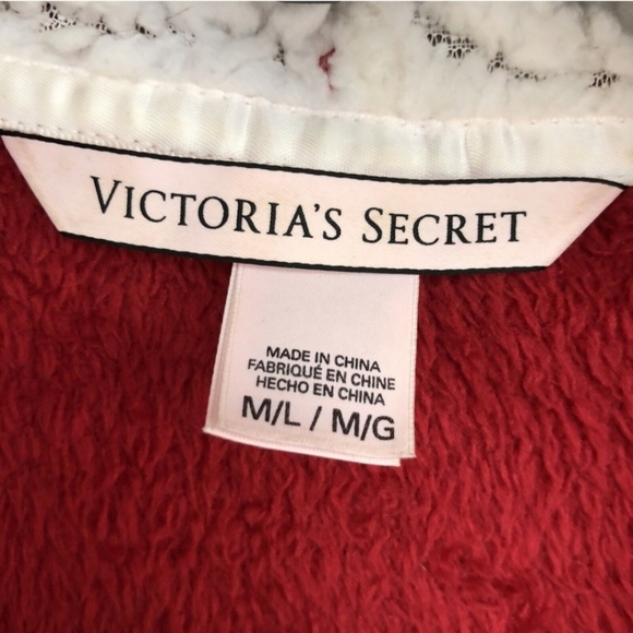 Victoria Secret Plush Hooded Sherpa Robe with Pockets - Picture 3 of 9